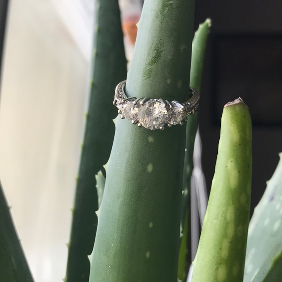 14k white gold engagement ring with Cubic Zirconia - Picture 1 of 3